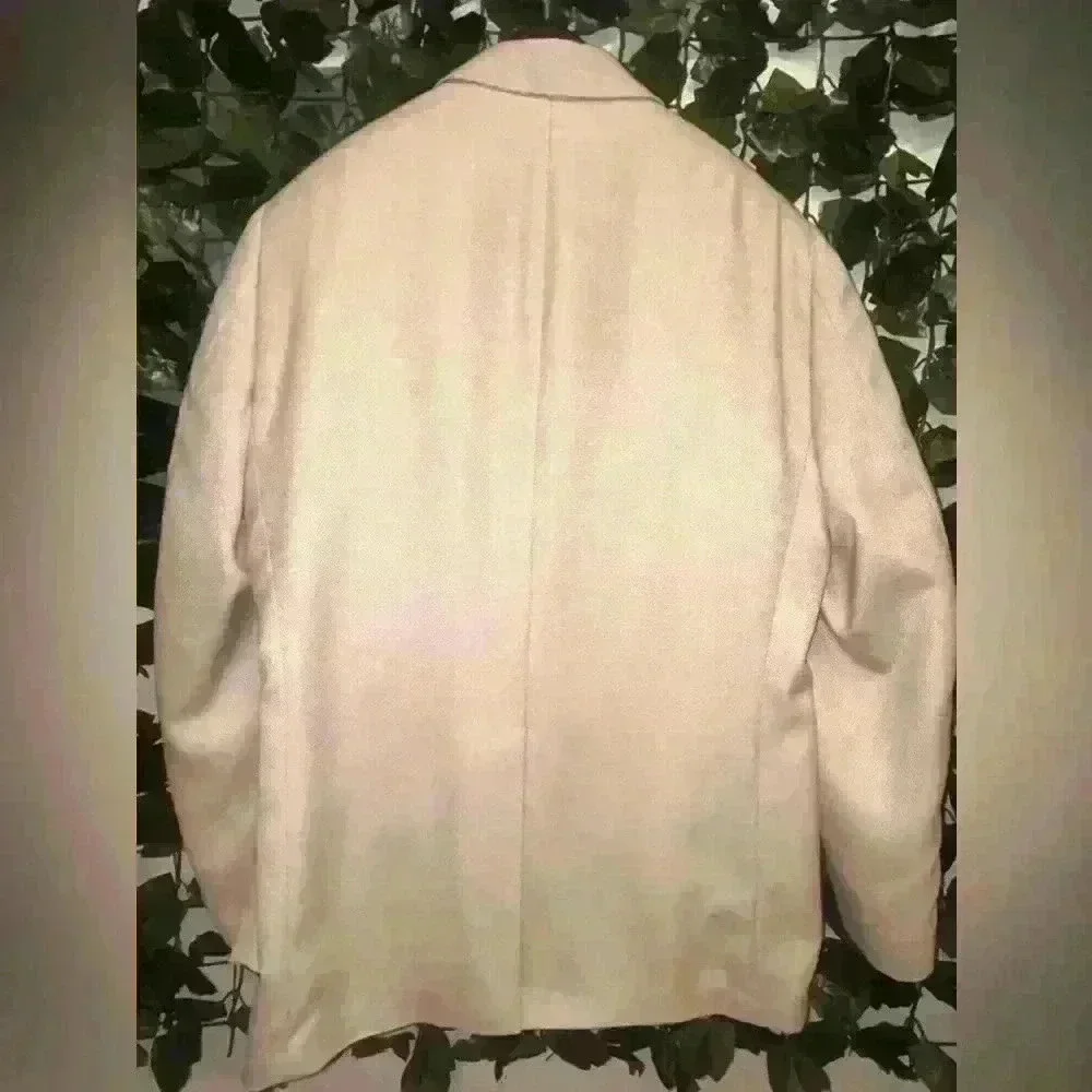 Gently used men’s suit m/l measurements on picture